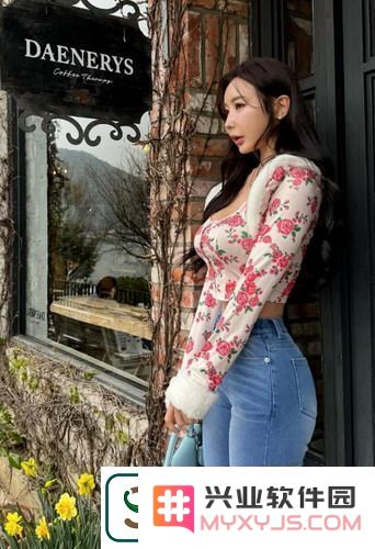 年轻的嫂子绽放魅力网友