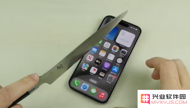 钛合金与不锈钢的对比，iPhone15 Pro钛合金边框的耐用性究竟如何？