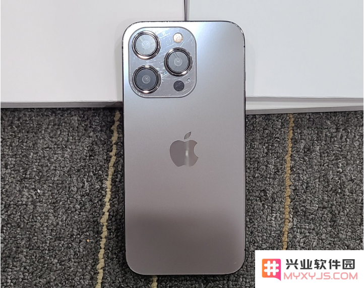 苹果 iPhone 15 / Pro长什么样？iPhone 15 / Pro机模展示