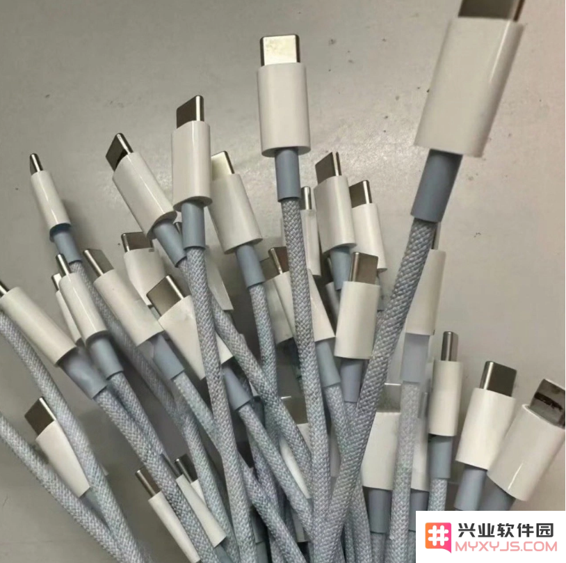 iPhone 15 系列USB-C 数据线长啥样？