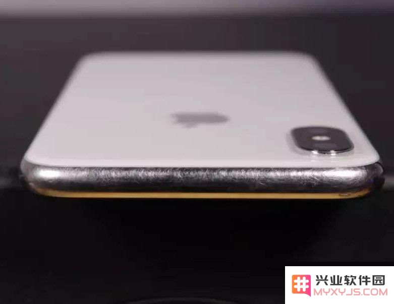 两个小技巧，教你修复 iPhone XS 边框磨损、数据线破裂
