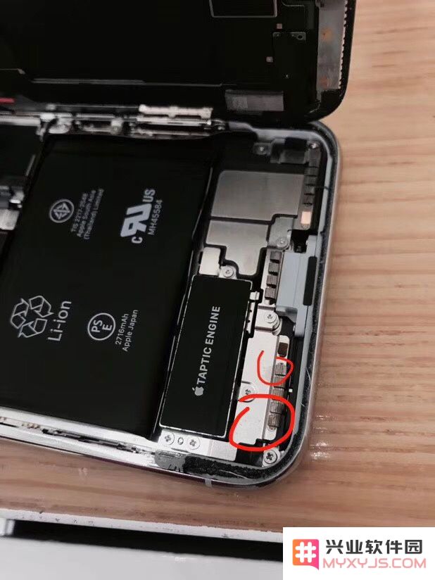 iPhone 进水后有哪些痕迹？苹果官方是如何检测 iPhone 进水的？