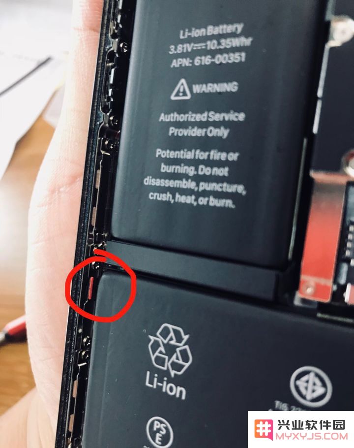 iPhone 进水后有哪些痕迹？苹果官方是如何检测 iPhone 进水的？