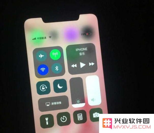如果你的iPhone手机信号差导致无法拨打电话，该如何解决这个问题呢？