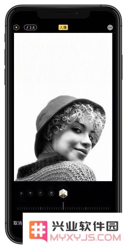 iOS 13 人像拍照新玩法：人像光效控制与高调单色光