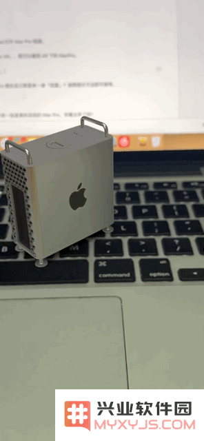如何借助 iPhone 将价值 5 万元的 Mac Pro 放置在自己的书桌上？