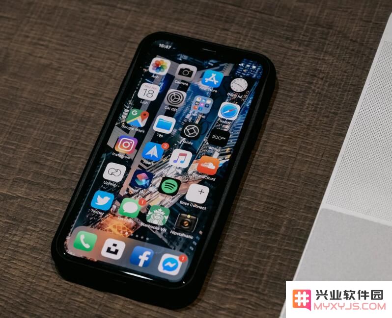 当你的 iPhone 显示屏触控功能失灵时应该如何解决？