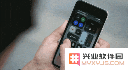 iPhone XR 中的 Haptic Touch 功能与传统 3D Touch 的主要区别分析