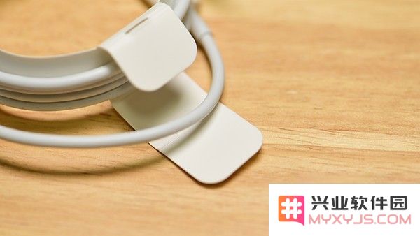 如何辨别 iPhone 快充数据线的真假？新旧款快充数据线有什么区别？
