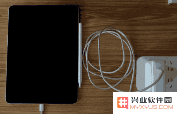 Mac 笔记本电源适配器可以为 iPhone 或 iPad 充电吗？