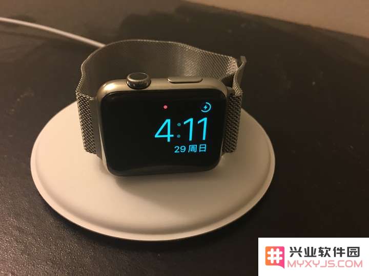 不同地区版本的 iPhone 和 Apple Watch 应该如何选择？
