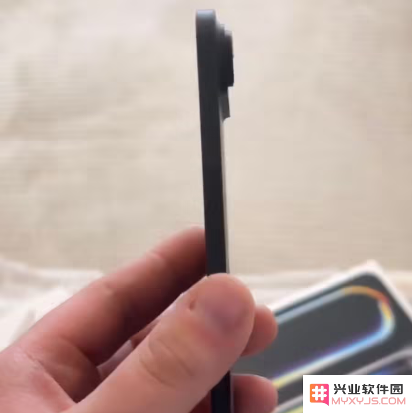 iPhone 17 Air 机模上手：极限薄！