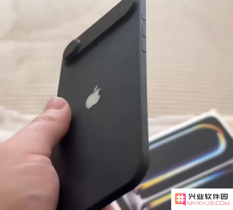 iPhone 17 Air 机模上手：极限薄！