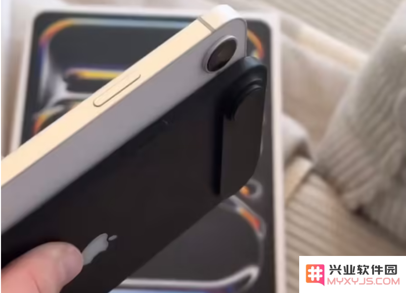 iPhone 17 Air 机模上手：极限薄！