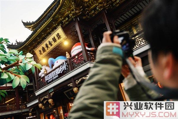 携手豫园灯会，畅游英雄联盟手游的美食与乐趣指南