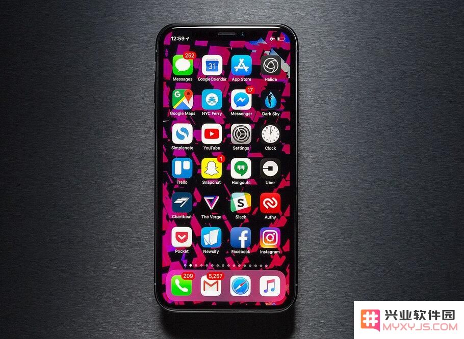 兴业软件园：iPhone黑屏怎么解决？学会这几招修复！