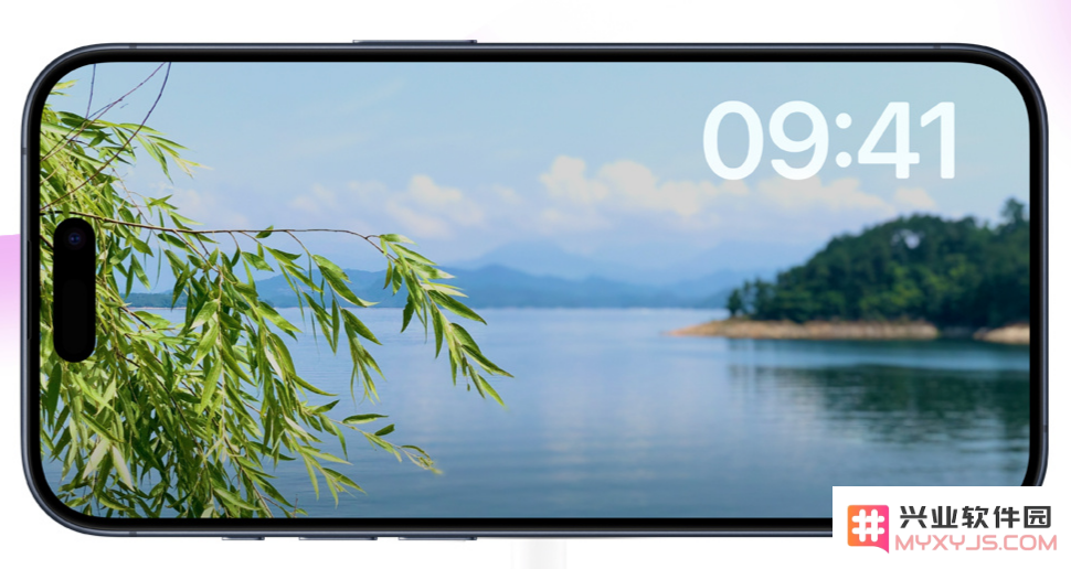 升级 iOS 17 后，如何触发和使用待机显示功能？