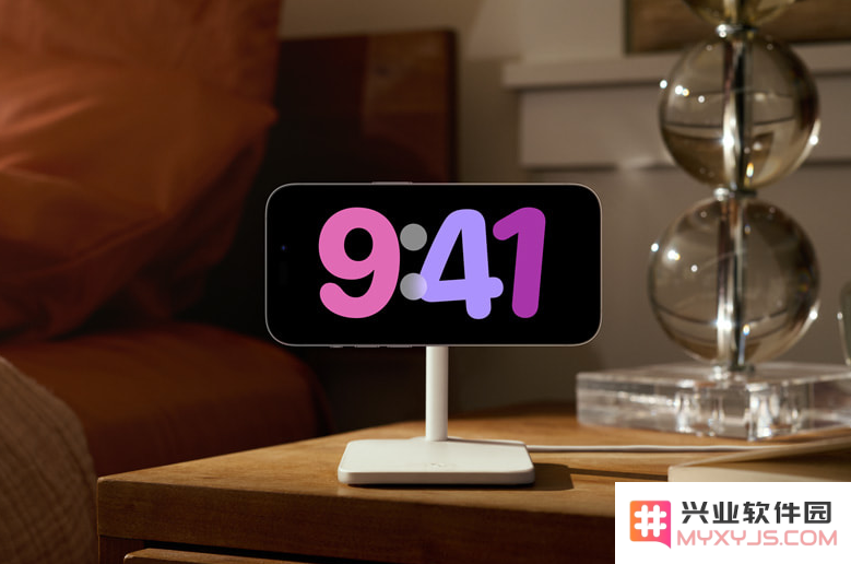 iOS 17 中的 StandBy 是什么功能？有什么用？