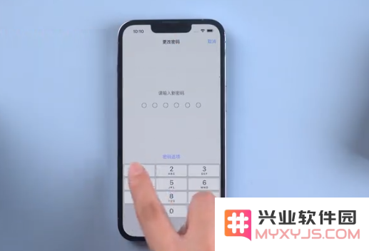 当您的设备升级到iOS 16后遇到屏幕显示不可用的情况该如何解决和处理？