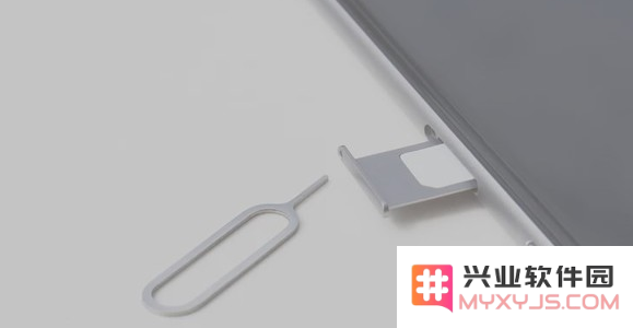如何在紧急情况下迅速取出iPhone的SIM卡槽并保证手机正常使用