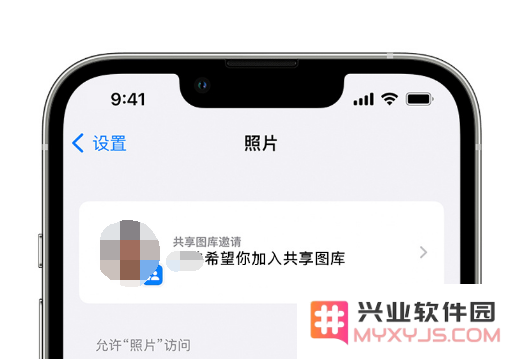 如何在 iPhone 上通过共享图库分享照片？