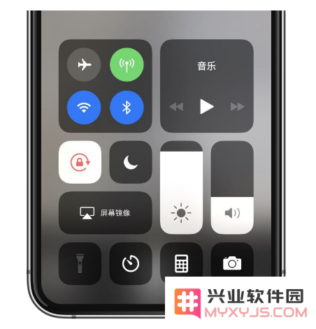 如何解决苹果iPhone 14手电筒按钮变灰的问题？