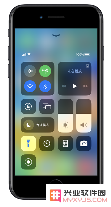 新手教程：苹果iPhone 14 Pro手电筒开启方法