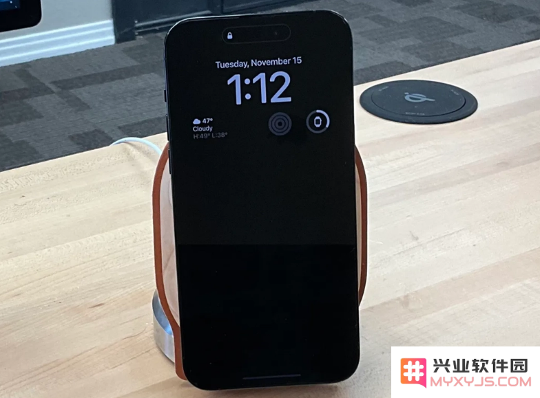 升级iOS 16.2 Beta 3后如何自定义息屏显示？