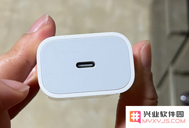 苹果 iPhone14 是否必须购买原厂充电器？了解原装充头的重要性与选择建议