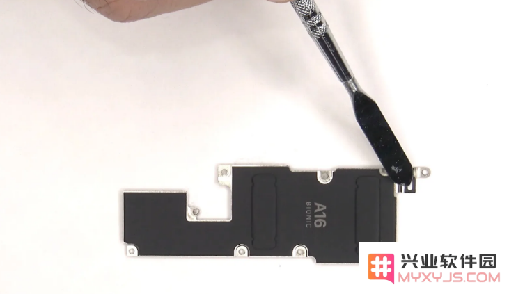 深入探讨iPhone 14 Pro Max的内部构造，揭示其拆解后的细节与设计