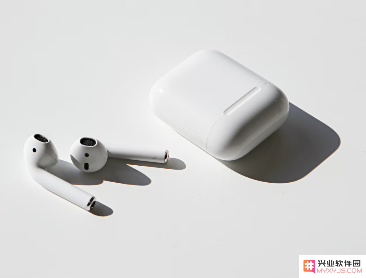 如果你忘记带走 AirPods，打开这个功能让你的 iPhone 自动提醒你不要漏带它们