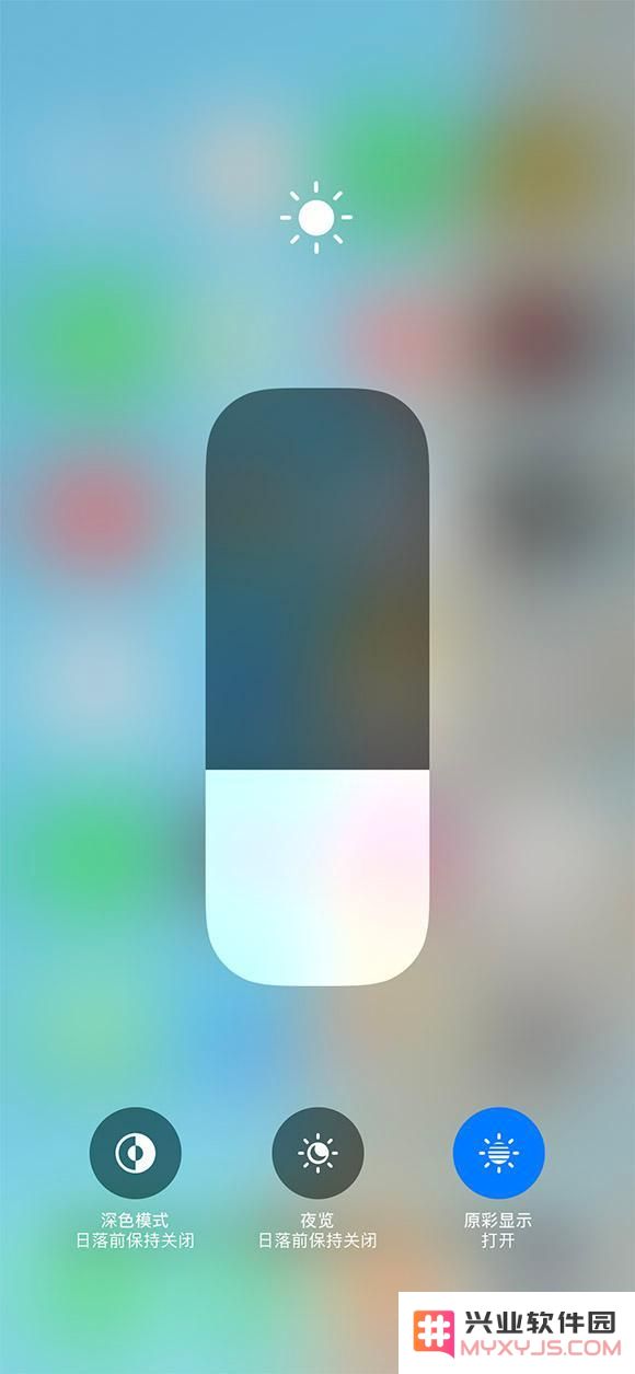 如何在iPhone 13上轻松一步实现深色模式的快速切换？