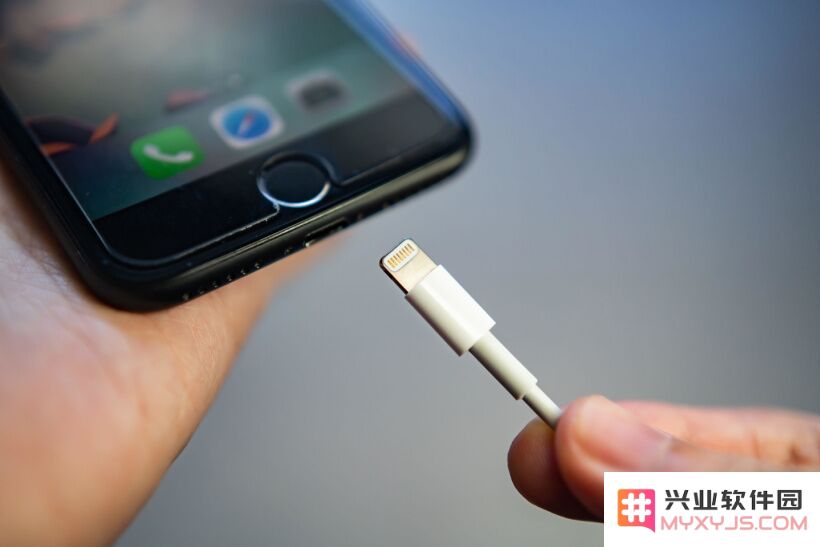 苹果分享保护 iPhone 手机电池健康的小技巧：避免极端温度与充电时取下特定保护壳
