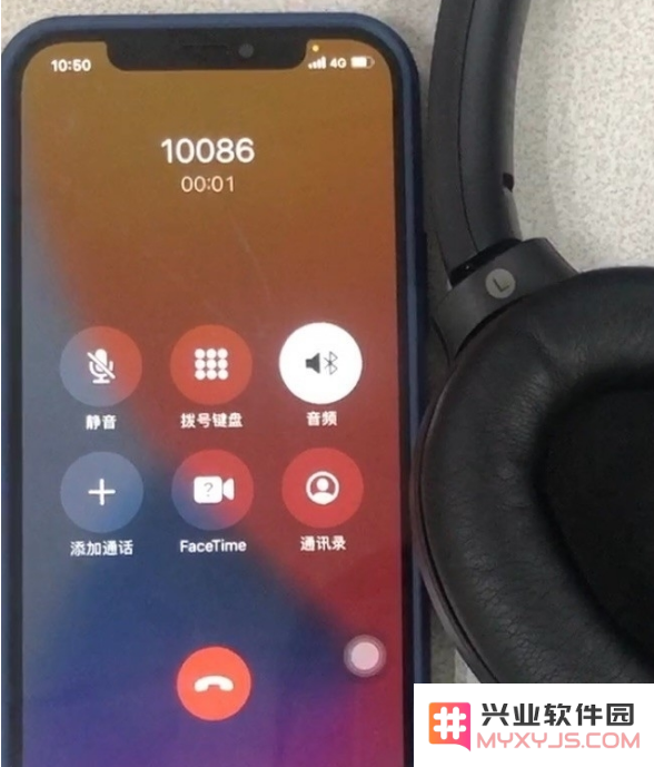 如何解决 iPhone12 手机在使用蓝牙打电话时出现断断续续连线的问题？