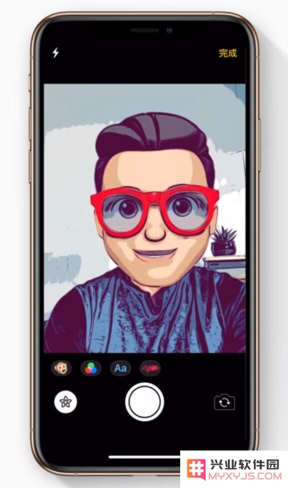 如何在 iPhone 12 上使用拟我表情拍摄照片？
