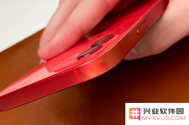 你的iPhone 12是否已褪色？
