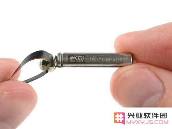 AirPods 的耳机柄里都包括了什么？