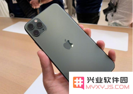 在当前时点，购买iPhone11还是选择iPhone12更划算？