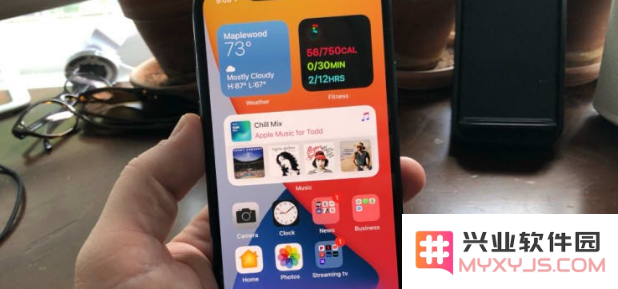 iOS 14中如何清理主屏幕上的应用程序？
