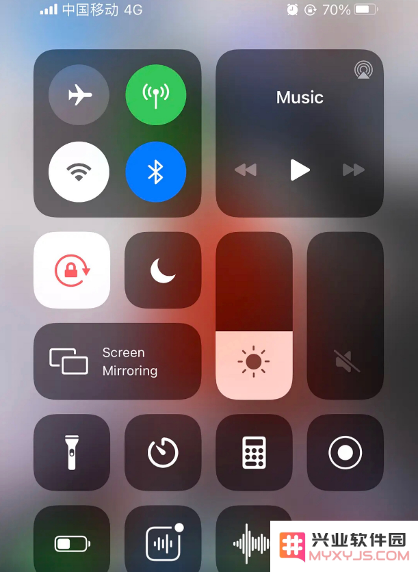在iPhone控制中心中藏有哪些意想不到的功能和惊喜？