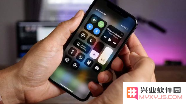 如何解决iPhone 12信号差的问题？iPhone 12信号增强的方法和技巧