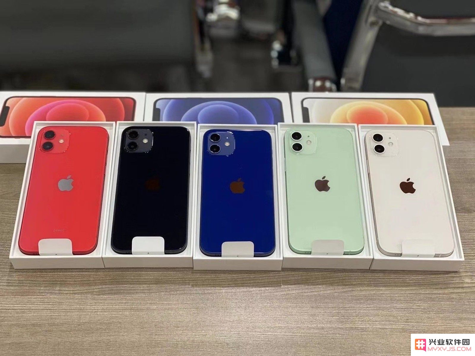 iPhone 12真机长什么样？