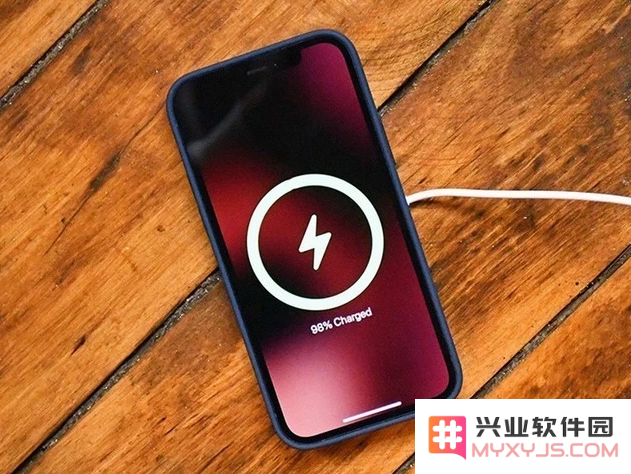 iPhone 12充电时需要注意什么？选择充电器的技巧和建议
