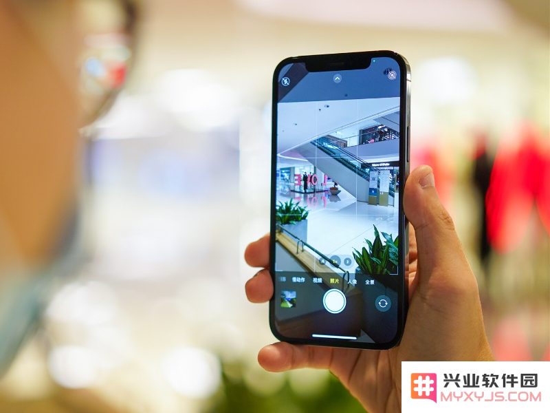 iPhone 12上市已三天，发现它的优缺点了吗？