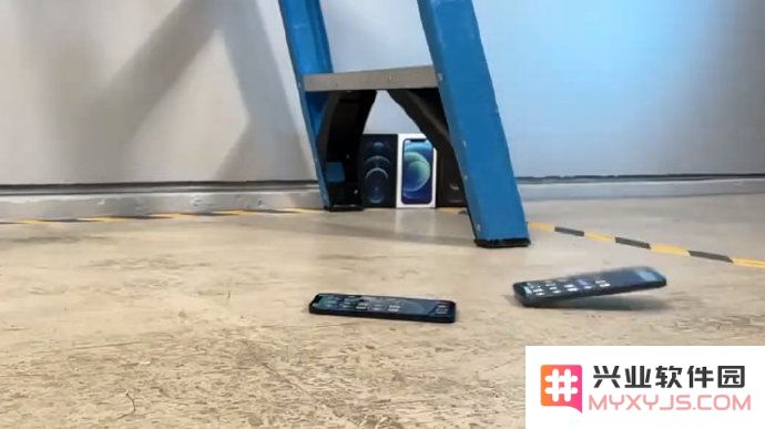 iPhone 12/12 Pro 屏幕容易碎吗，抗摔能力如何？
