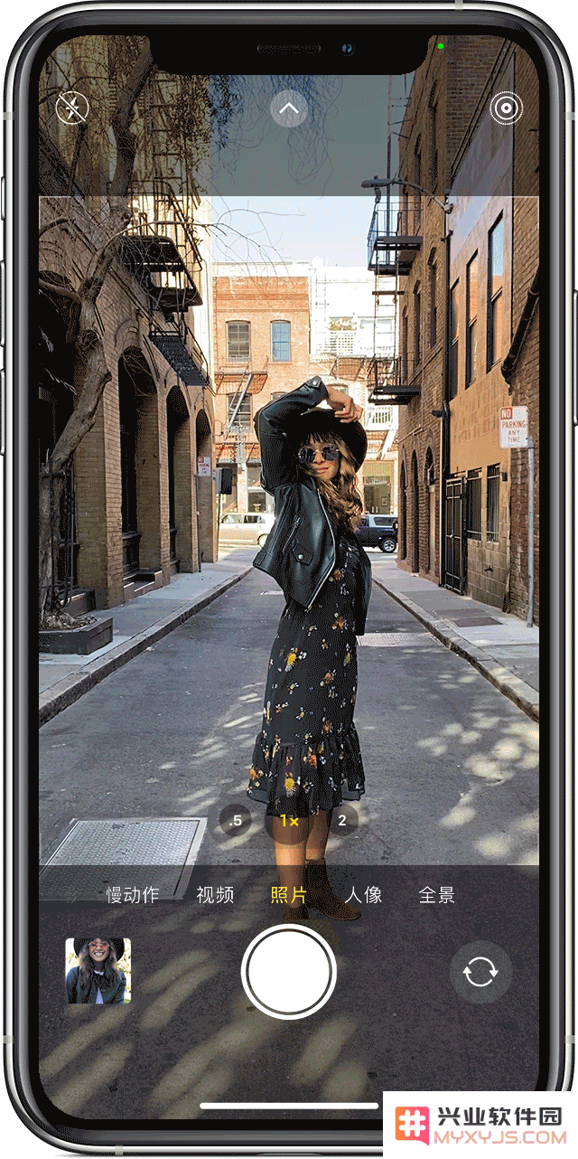 iOS 14 更新动态：iPhone XS 及以上机型全面支持全新相机快录功能，让你更轻松便捷拍摄