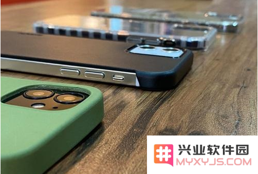 iPhone 12的外观设计给人怎样的印象？是否和经典的iPhone 4有相似之处？