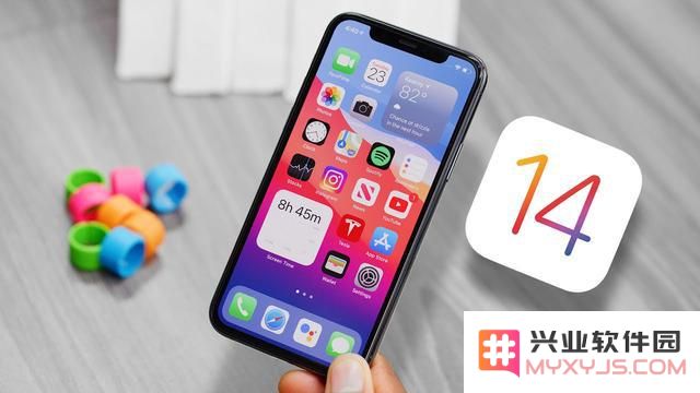是什么原因导致越来越多的用户选择从iOS14降级回到iOS13版本？