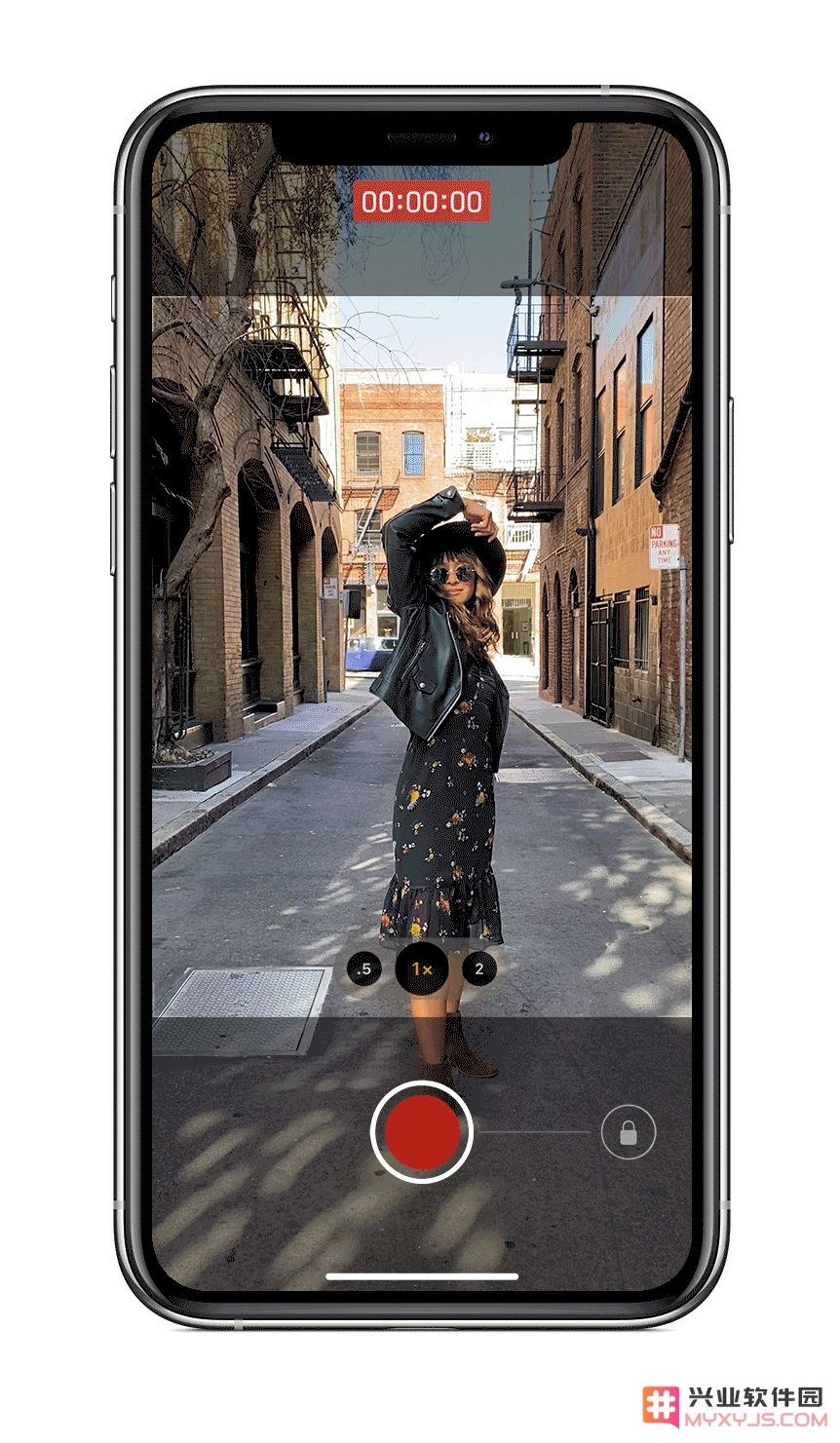 如何在 iPhone XS 和 XR 升级至 iOS 14 后顺利进行连拍功能的设置与操作？
