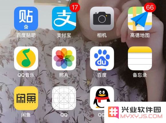 如何解决 iPhone 桌面应用图标变白且无法删除的问题？